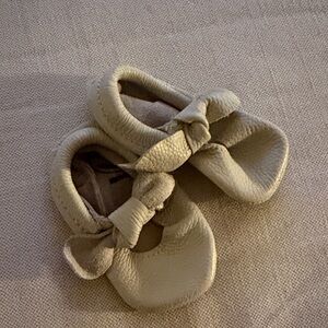 Freshly Picked Soft Leather Baby Shoes with Bow - Cream